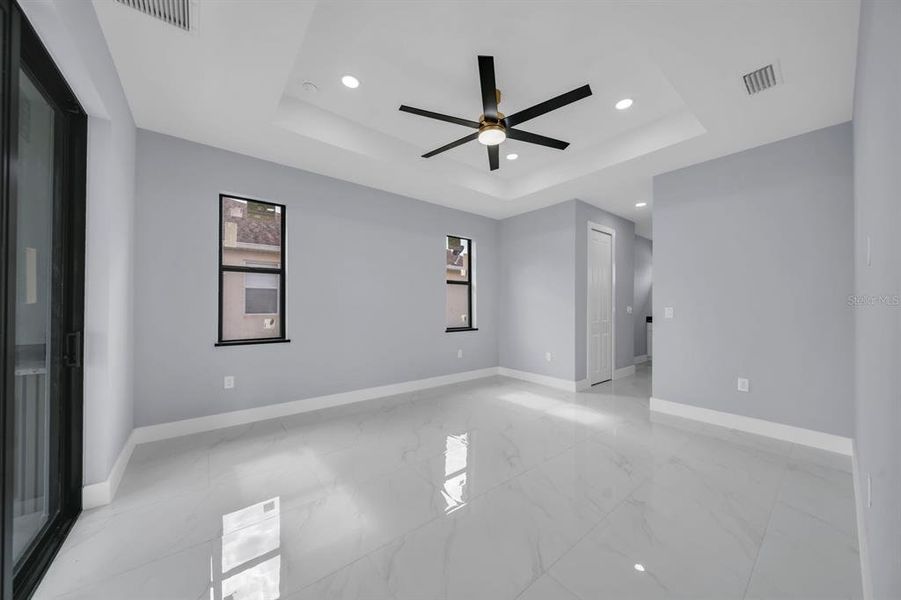 Spacious, unfurnished interior of a new home in , Lehigh Acres (Image 17).
