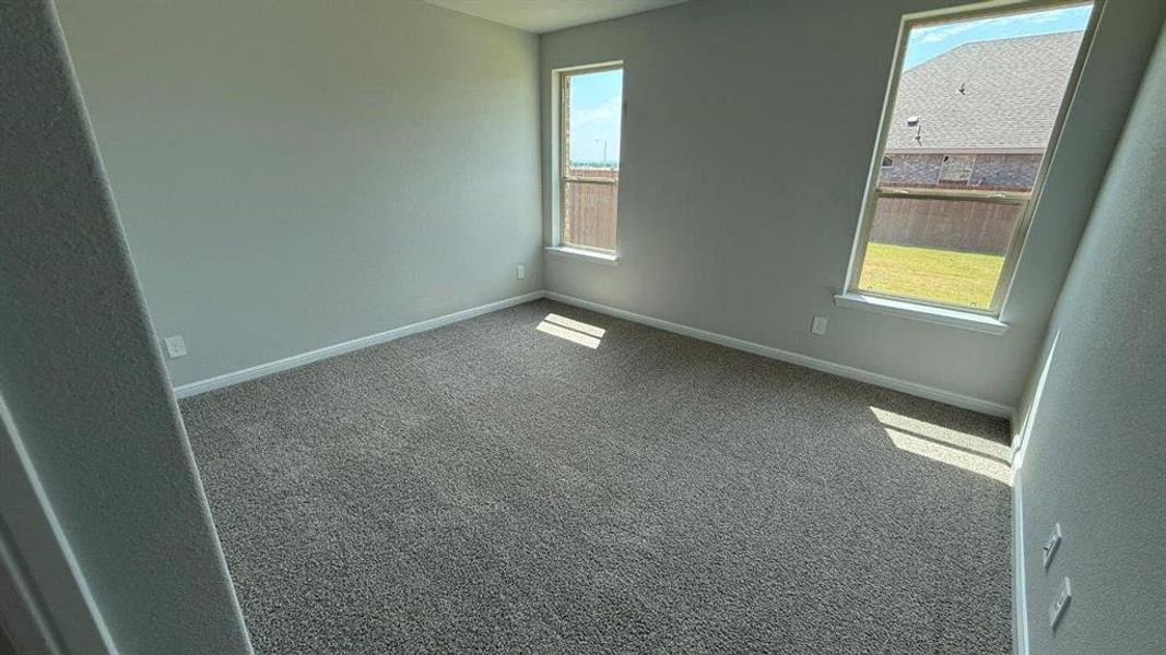 Spacious, unfurnished interior of a new home in Saratoga, Granbury (Image 17).