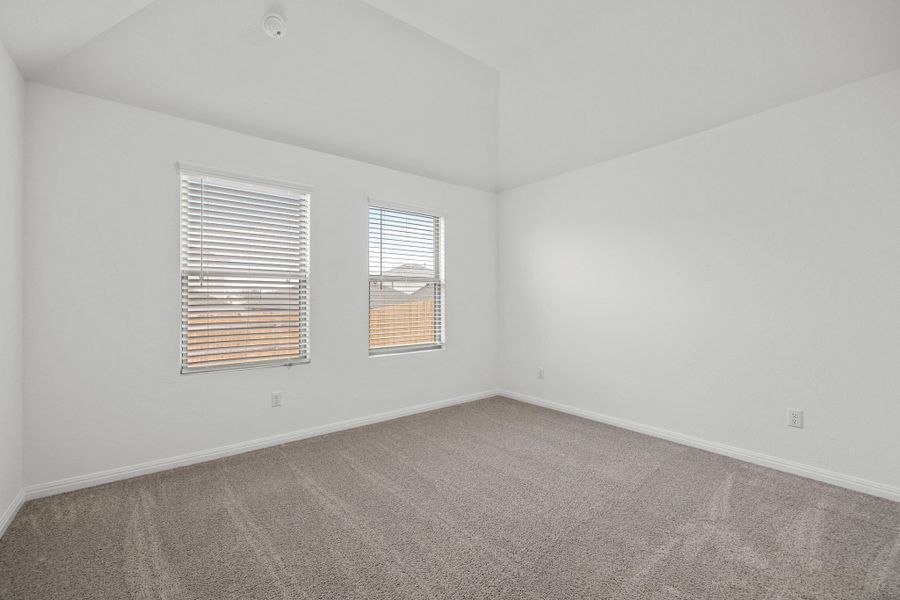 Spacious, unfurnished interior of a new home in Trinity Ranch, Elgin (Image 21).