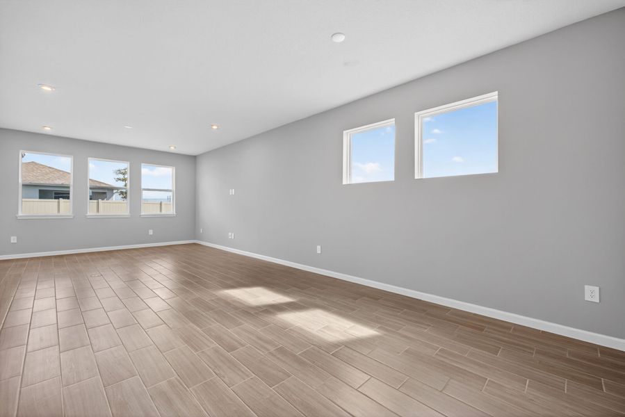 Spacious, unfurnished interior of a new home in Crosswind Ranch, Parrish (Image 9).