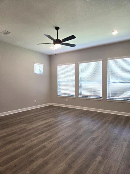Spacious, unfurnished interior of a new home in The Meadows at Imperial Oaks, Conroe (Image 10).