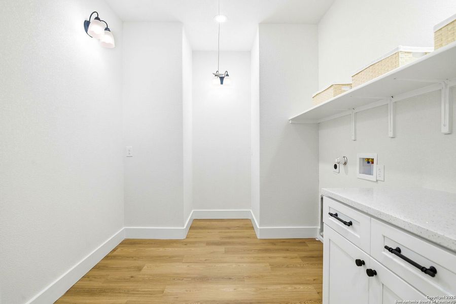 Spacious, unfurnished interior of a new home in , San Antonio (Image 25).