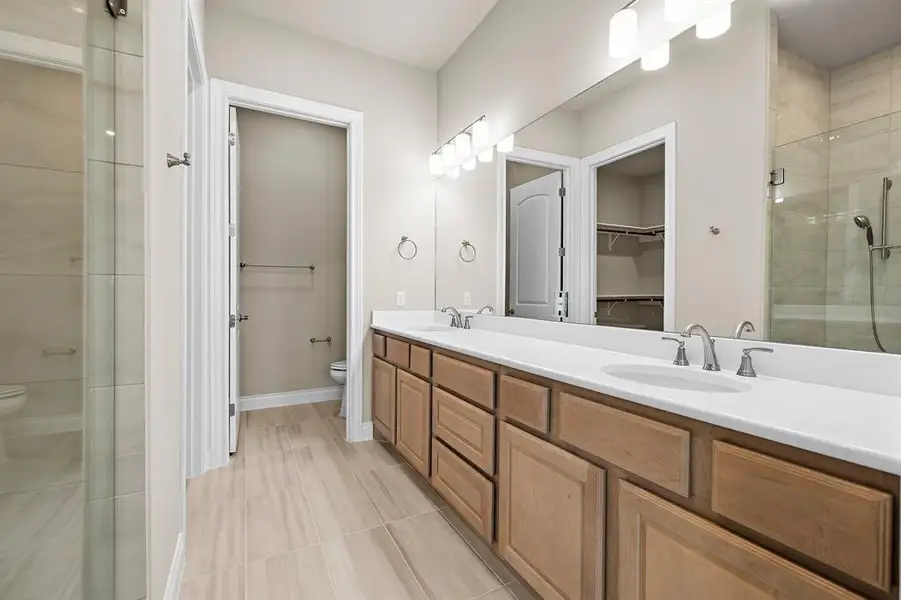 Spacious, unfurnished interior of a new home in , Horseshoe Bay (Image 4).