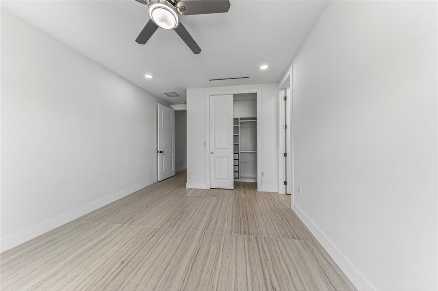 Spacious, unfurnished interior of a new home in , Fort Lauderdale (Image 24).