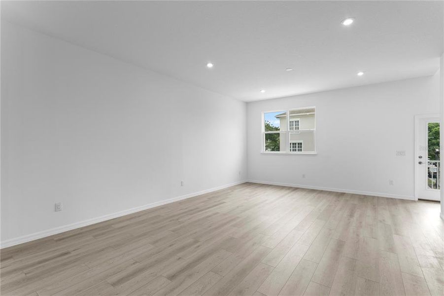 Spacious, unfurnished interior of a new home in , Westchase (Image 31).
