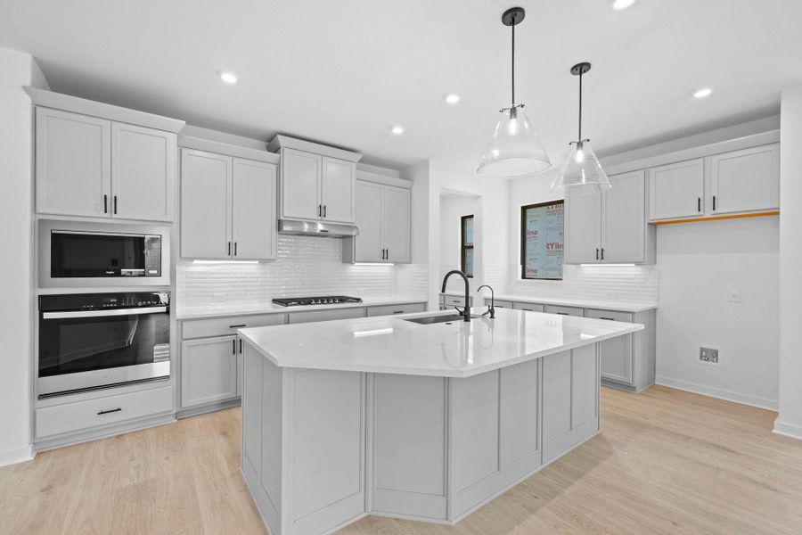 Large Center Island in Kitchen Large Center Island in Kitchen