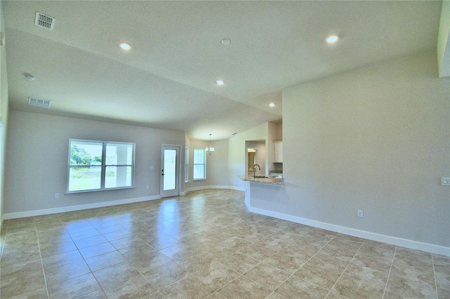 Spacious, unfurnished interior of a new home in , Lake Wales (Image 28).