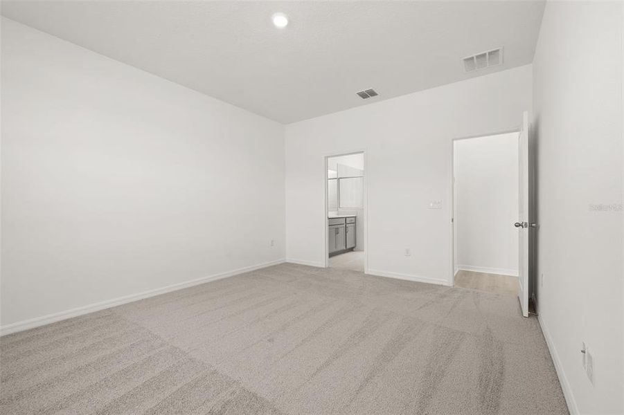 Spacious, unfurnished interior of a new home in Reserve at Hammock Oaks, Lady Lake (Image 12). Spacious, unfurnished interior of a new home in Reserve at Hammock Oaks, Lady Lake (Image 12).