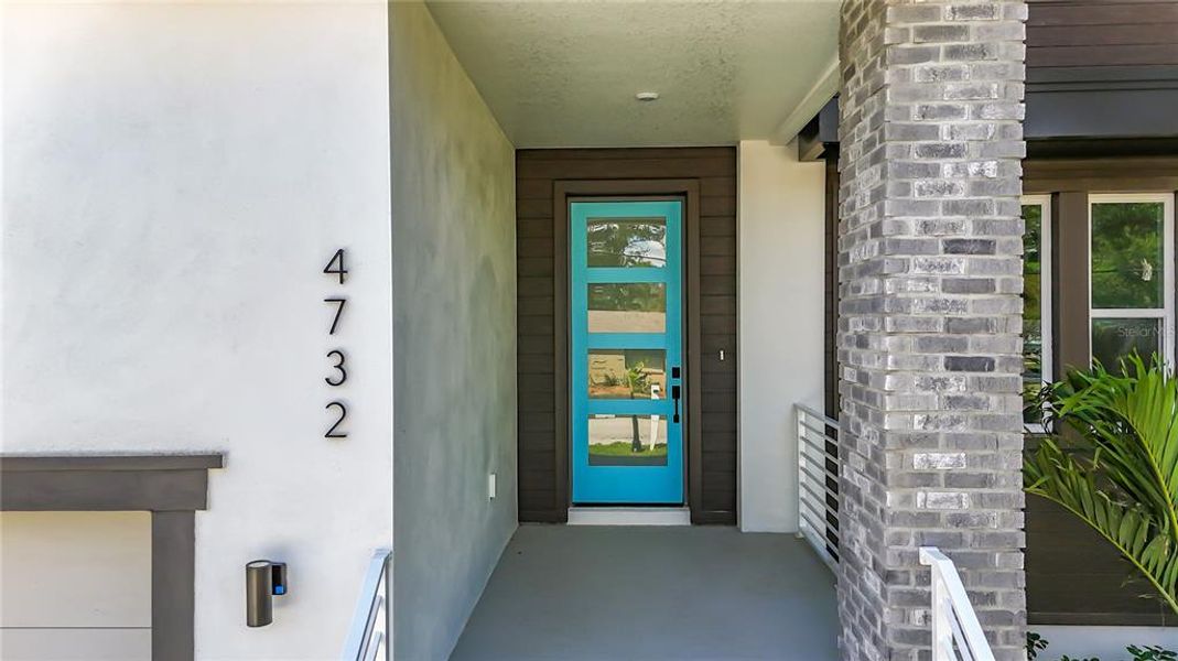 Exterior details and patio area of a home in , Tampa (Image 28).