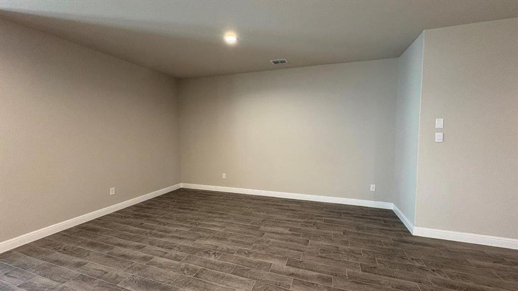 Spacious, unfurnished interior of a new home in Sandstone Estates, Granbury (Image 10). Spacious, unfurnished interior of a new home in Sandstone Estates, Granbury (Image 10).
