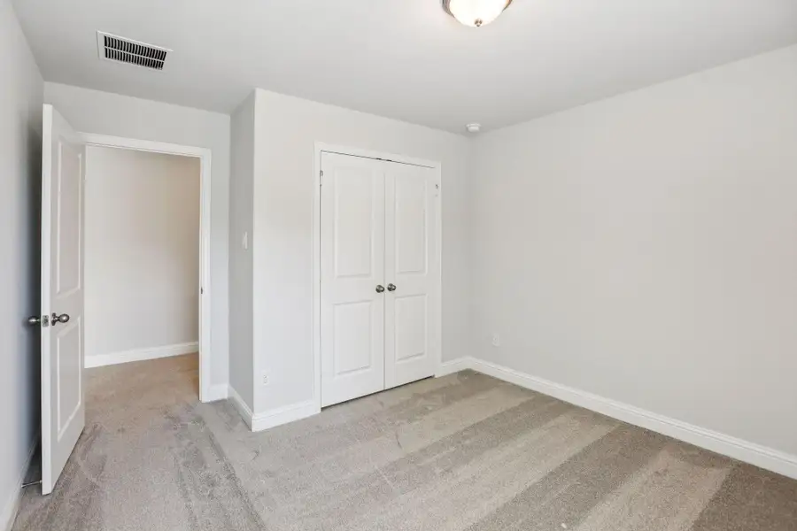 Spacious, unfurnished interior of a new home in Woodhavyn 40', Magnolia (Image 23). Spacious, unfurnished interior of a new home in Woodhavyn 40', Magnolia (Image 23).