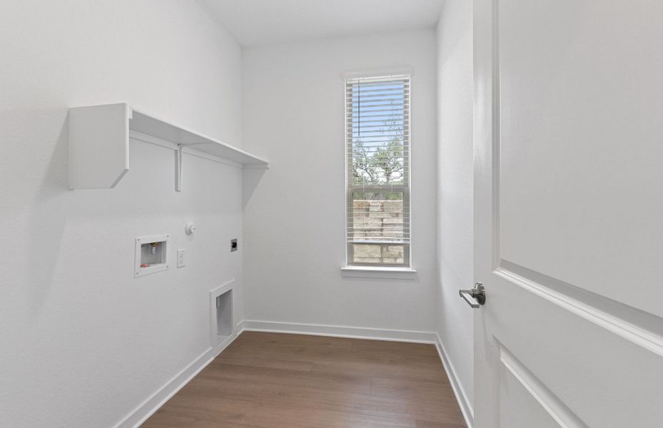 Spacious, unfurnished interior of a new home in Wolf Ranch, Georgetown (Image 45).