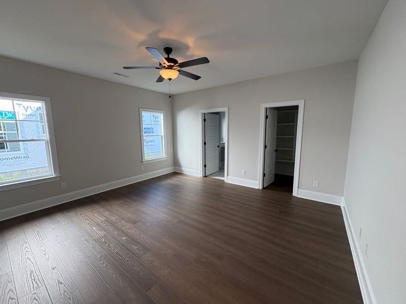 Spacious, unfurnished interior of a new home in Riverside Cove, Wilmington (Image 27).