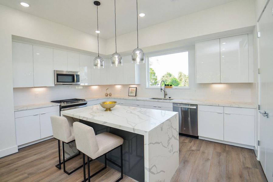 Kitchen (Sample photo from similar floor plan built by the builder)