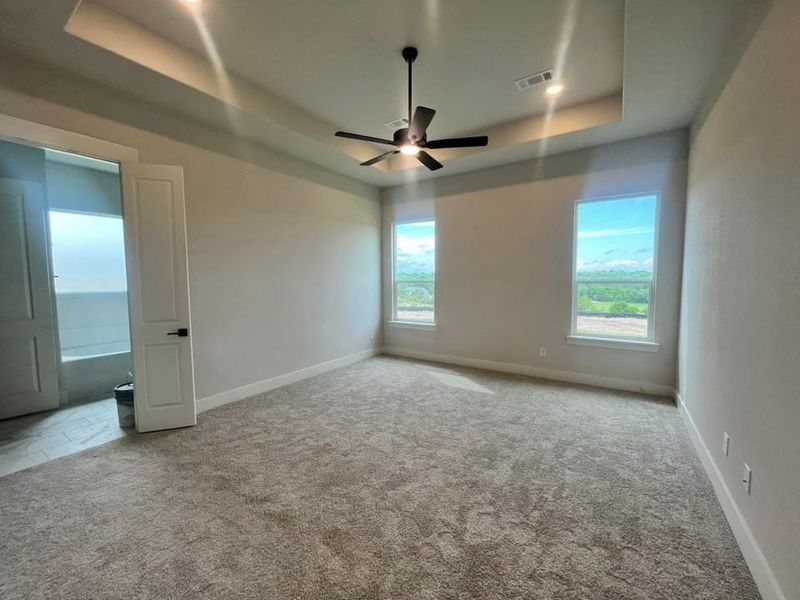 Spacious, unfurnished interior of a new home in Eagle Ridge Estates, Weatherford (Image 8).