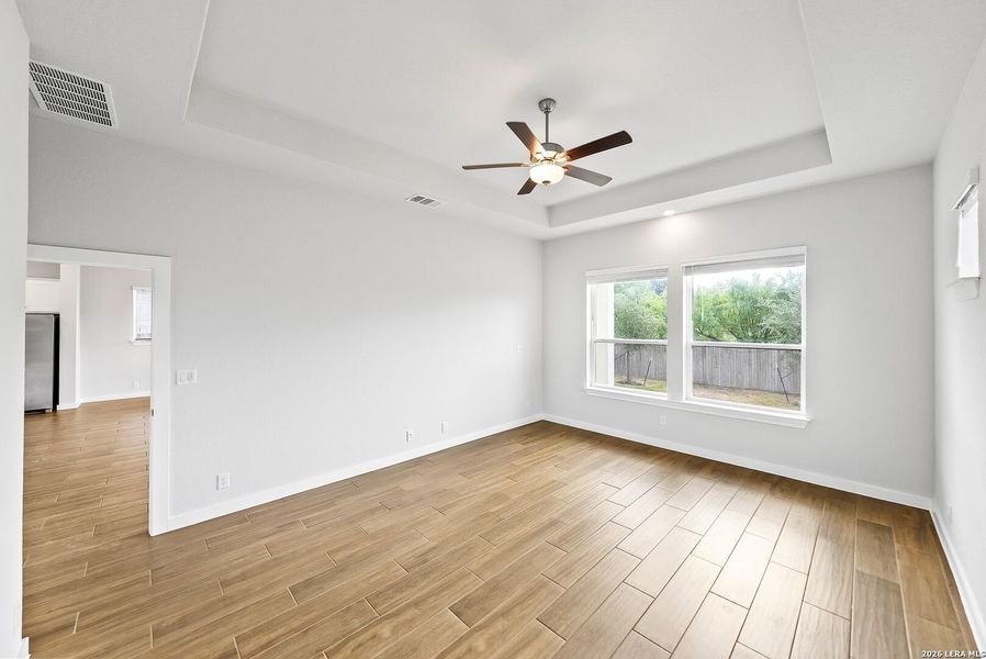 Spacious, unfurnished interior of a new home in Davis Ranch 60', San Antonio (Image 48).