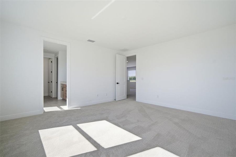 Spacious, unfurnished interior of a new home in Fieldstone, Plant City (Image 65).
