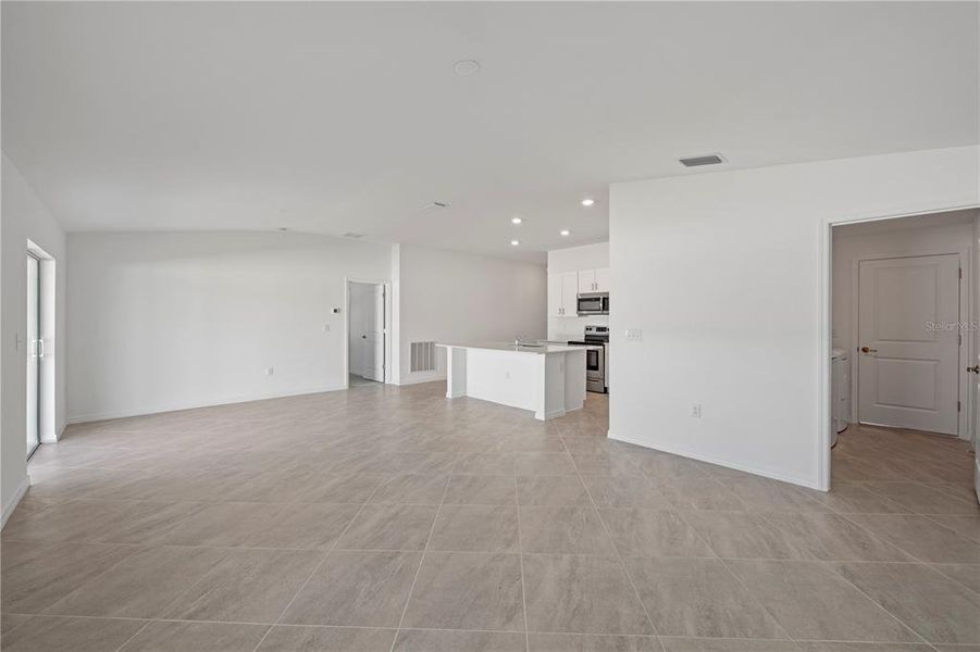 Spacious, unfurnished interior of a new home in Rotonda Lakes, Rotonda West (Image 19).
