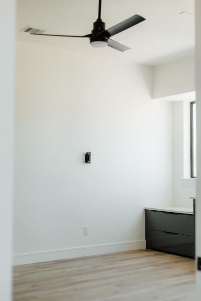 Spacious, unfurnished interior of a new home in , Houston (Image 34).