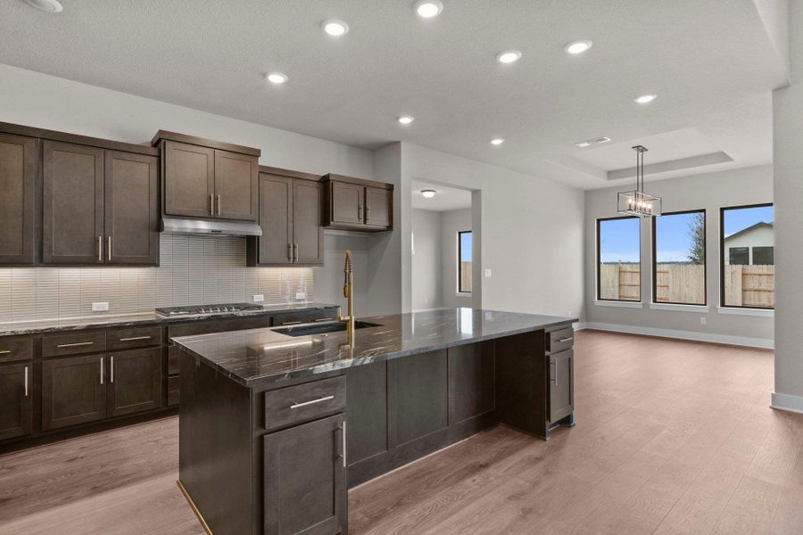 Large Center Island in Kitchen