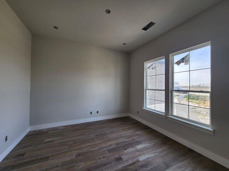 Spacious, unfurnished interior of a new home in Rocky Top, Krum (Image 5).