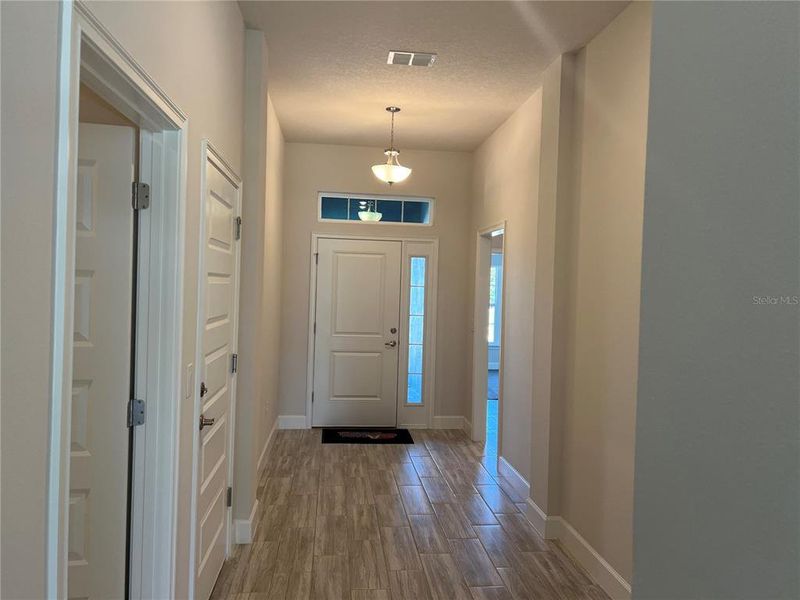 Spacious, unfurnished interior of a new home in Abbey Glen, Dade City (Image 17).