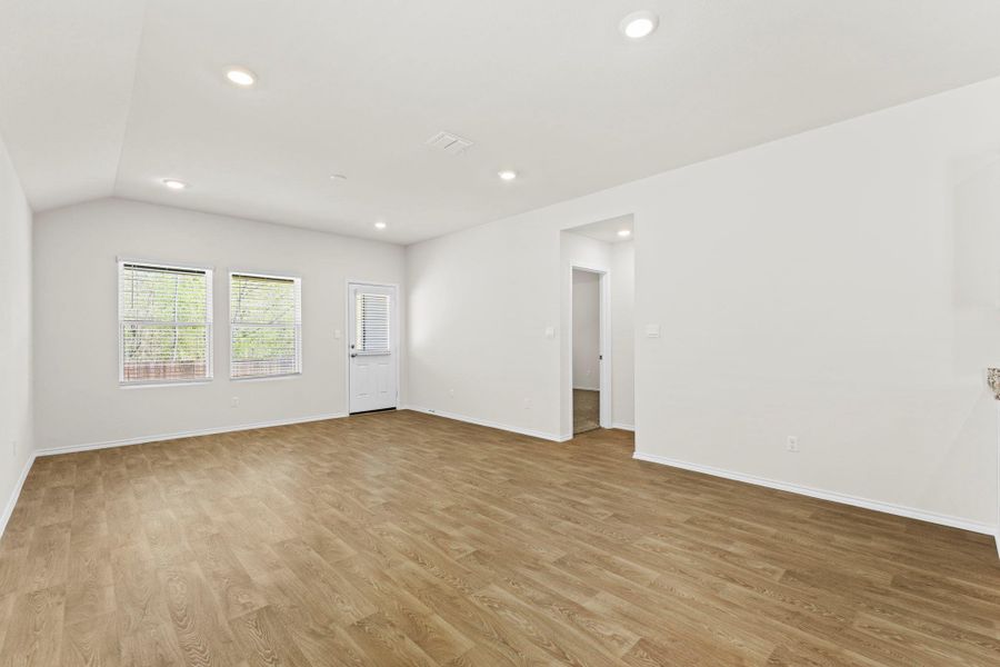 Spacious, unfurnished interior of a new home in Bollinger, Maxwell (Image 12).