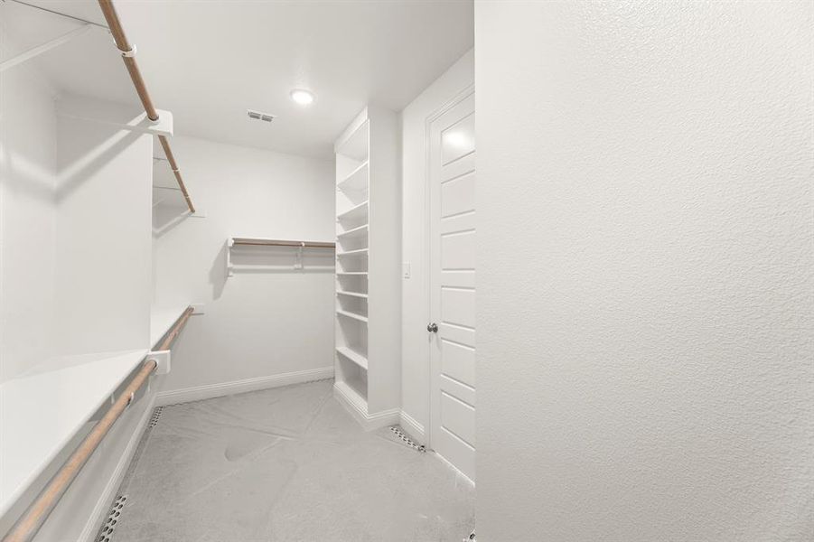 26. 9712 Talia - Closet