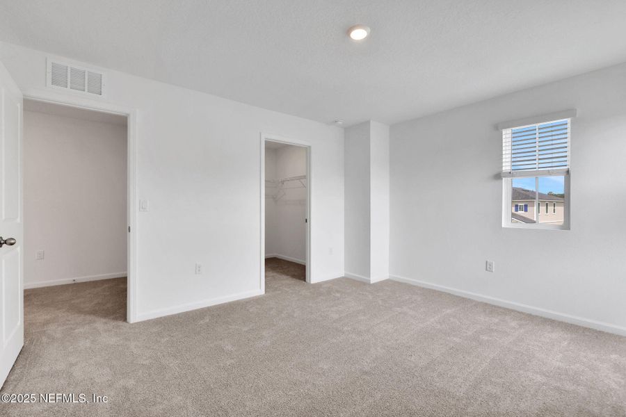 Spacious, unfurnished interior of a new home in , Jacksonville (Image 17).