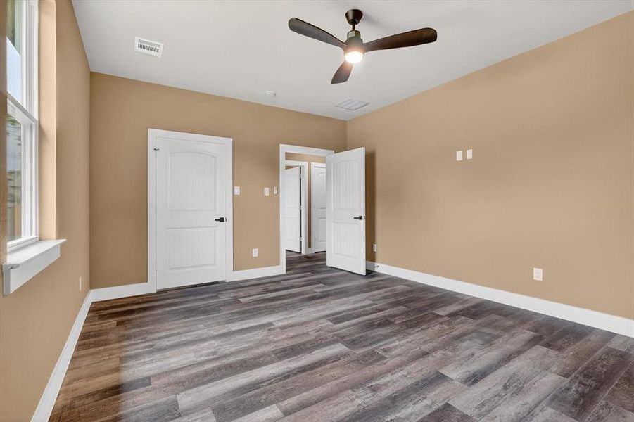Spacious, unfurnished interior of a new home in , Waxahachie (Image 13).