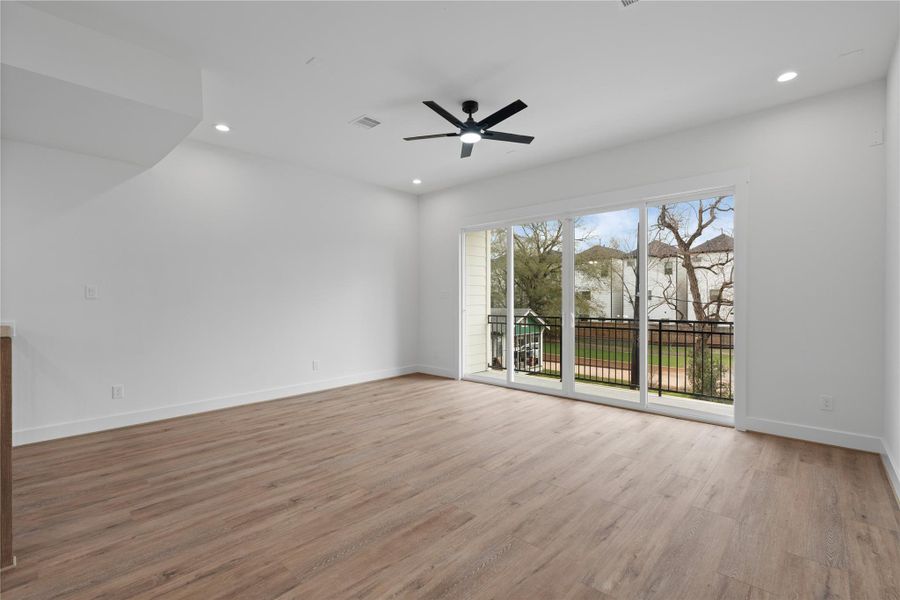 Spacious, unfurnished interior of a new home in , Houston (Image 33).