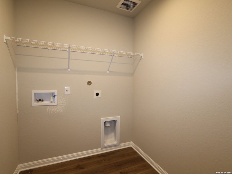 Spacious, unfurnished interior of a new home in Mesquite Ridge, San Antonio (Image 13). Spacious, unfurnished interior of a new home in Mesquite Ridge, San Antonio (Image 13).