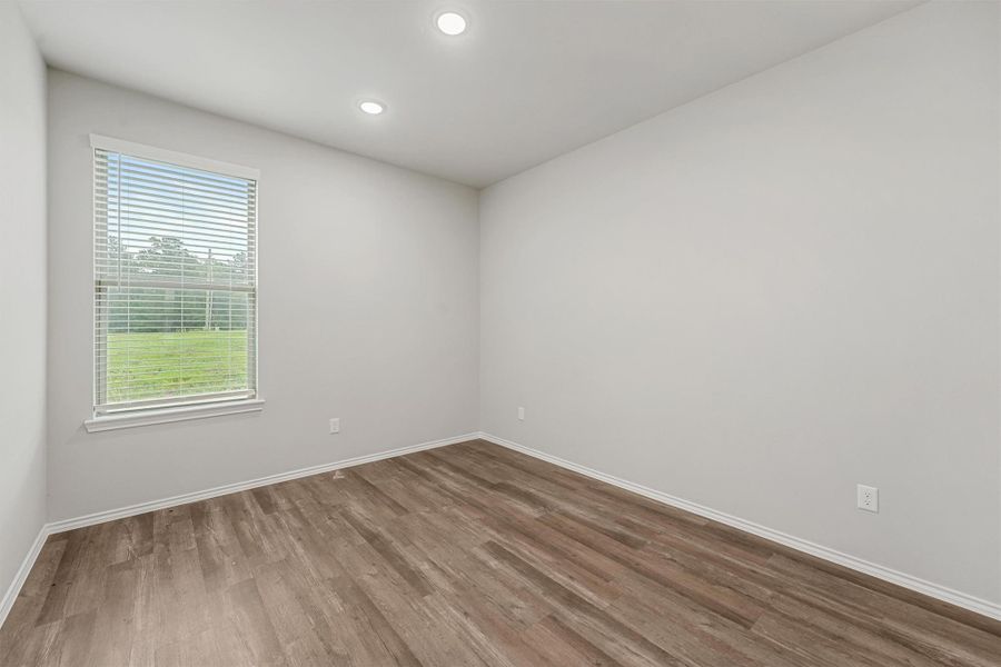 Spacious, unfurnished interior of a new home in , Lufkin (Image 28).