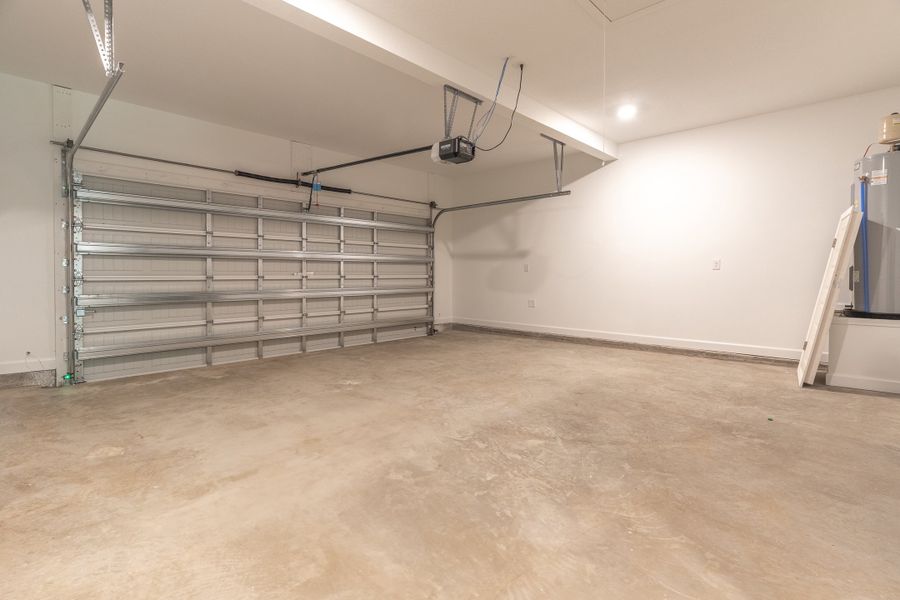 Spacious, unfurnished interior of a new home in Southern Day Chateau, Baker (Image 43).