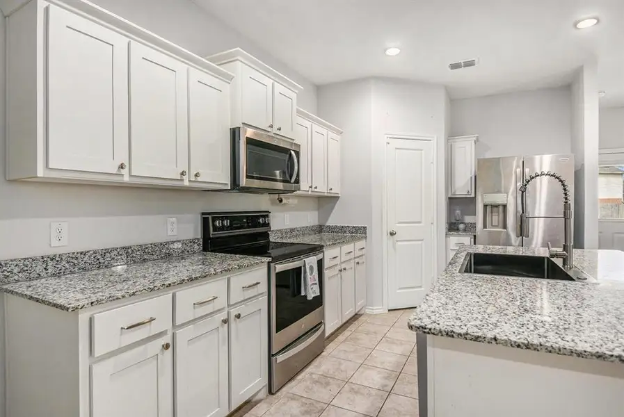 Furnished interior view inside a new home in , Fort Worth (Image 10).