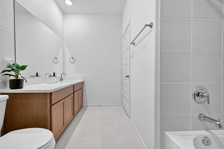 Furnished interior view inside a new home in Anderson Lakes, Houston (Image 6). Furnished interior view inside a new home in Anderson Lakes, Houston (Image 6).