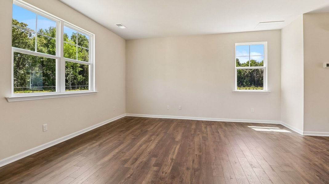 Spacious, unfurnished interior of a new home in Sease's Pond, Gilbert (Image 14).