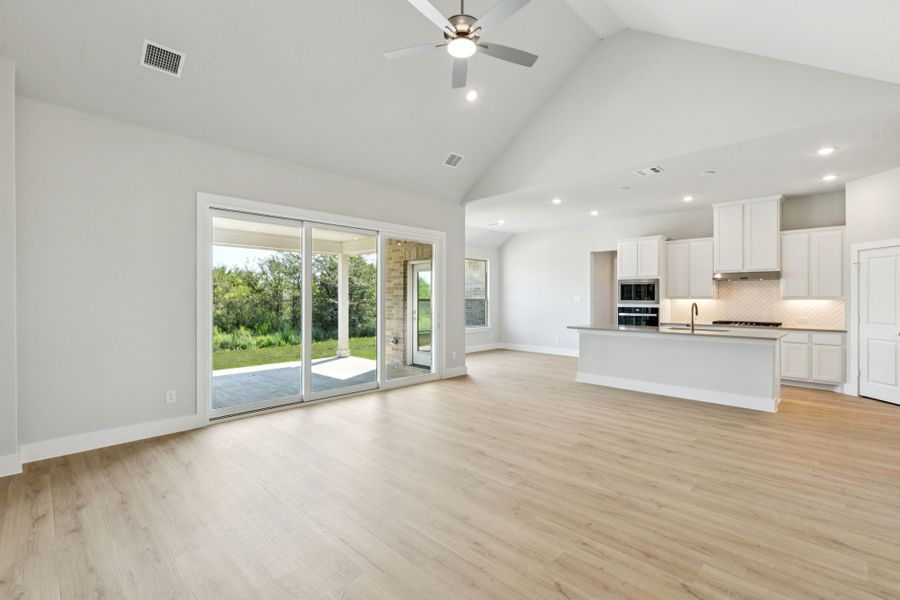 Spacious, unfurnished interior of a new home in Ellis Ranch Estates, Waxahachie (Image 21). Spacious, unfurnished interior of a new home in Ellis Ranch Estates, Waxahachie (Image 21).