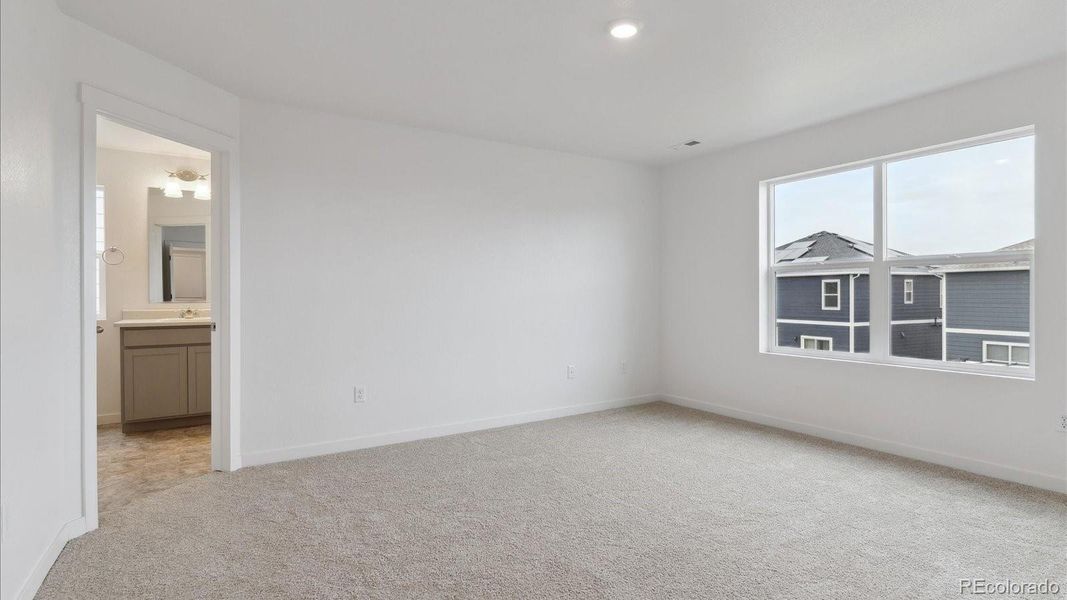 Spacious, unfurnished interior of a new home in Silver Peaks, Lochbuie (Image 17).