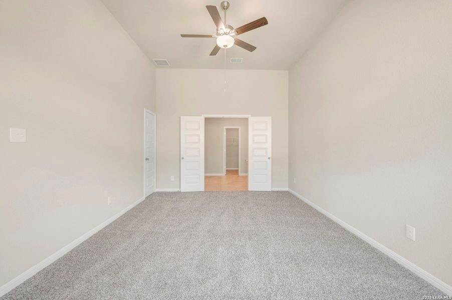 Spacious, unfurnished interior of a new home in Mesquite Ridge, San Antonio (Image 16).