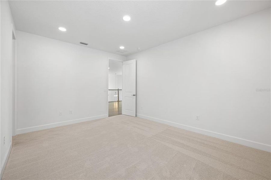 Spacious, unfurnished interior of a new home in , Winter Garden (Image 59).