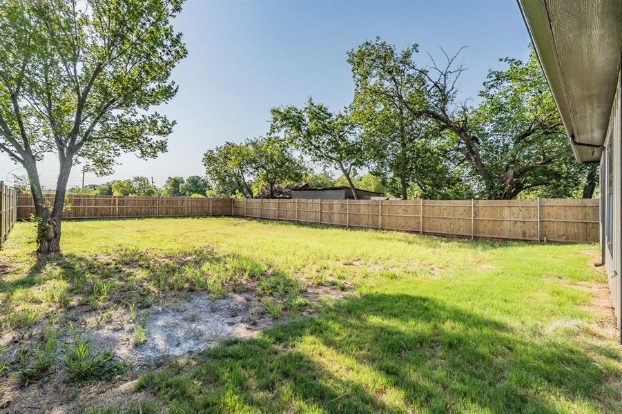 Exterior details and patio area of a home in , Fort Worth (Image 25).