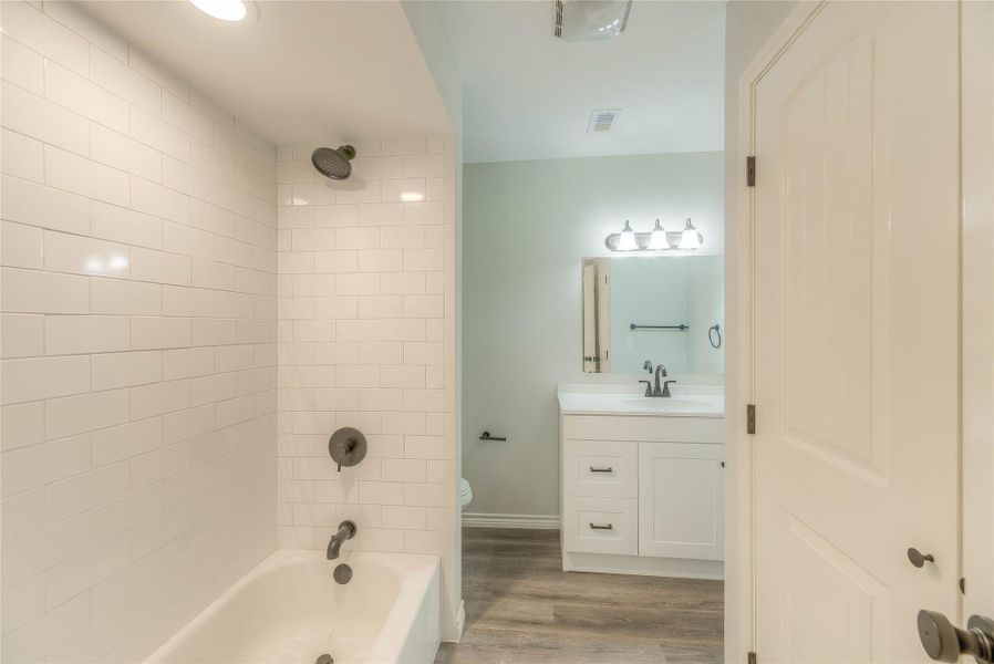 Master bathroom, tile shower/tub, walk in closet Master bathroom, tile shower/tub, walk in closet