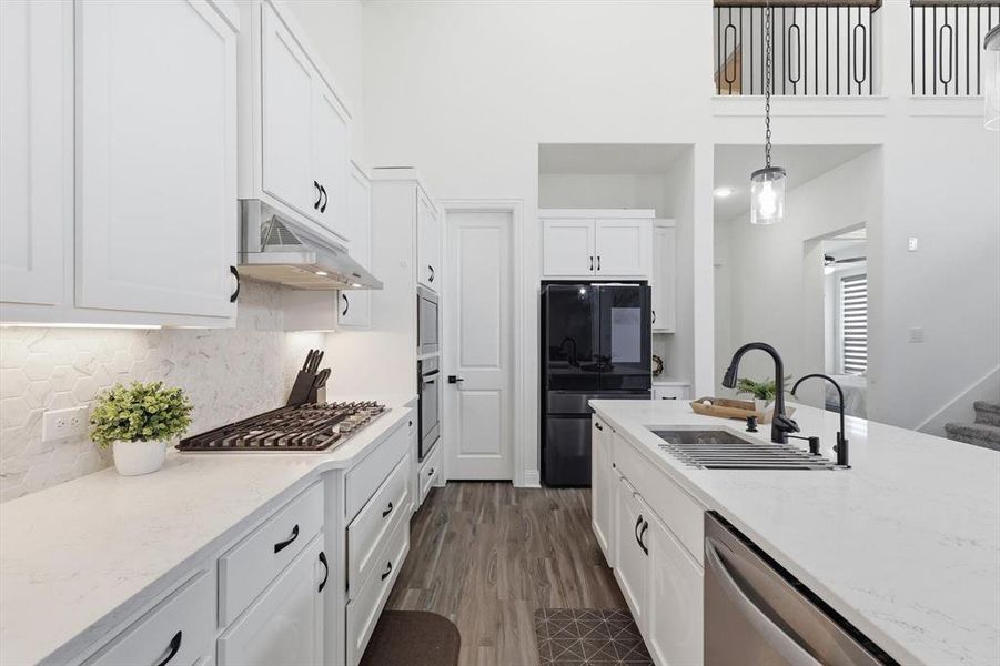 Furnished interior view inside a new home in , Northlake (Image 29).