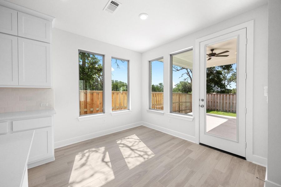 Spacious, unfurnished interior of a new home in Parmer Ranch, Georgetown (Image 14).