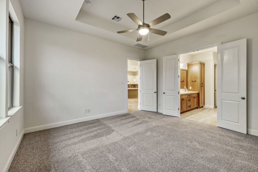 Spacious, unfurnished interior of a new home in 6 Creeks, Kyle (Image 7).