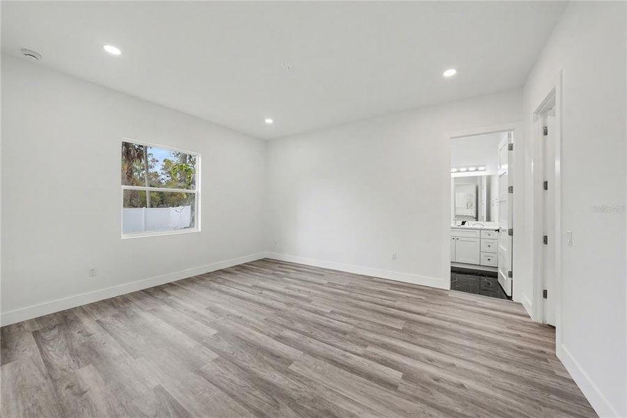 Spacious, unfurnished interior of a new home in , St. Petersburg (Image 22).