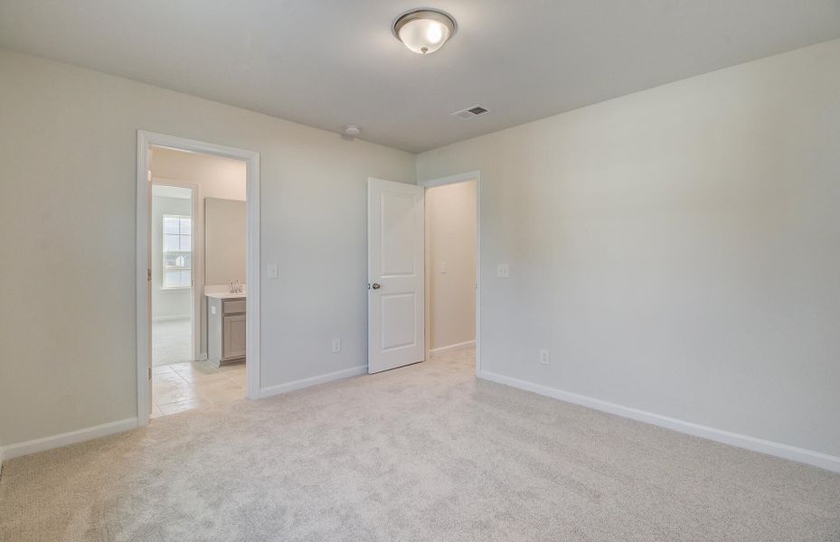 Spacious, unfurnished interior of a new home in Limehouse Farms: Arbor Collection, Summerville (Image 18).