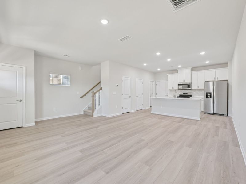 Spacious, unfurnished interior of a new home in The Rows at Buffaloe Reserve, Raleigh (Image 8).