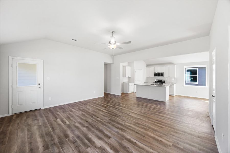 Spacious, unfurnished interior of a new home in , Splendora (Image 19).